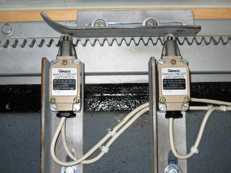 Roof relay